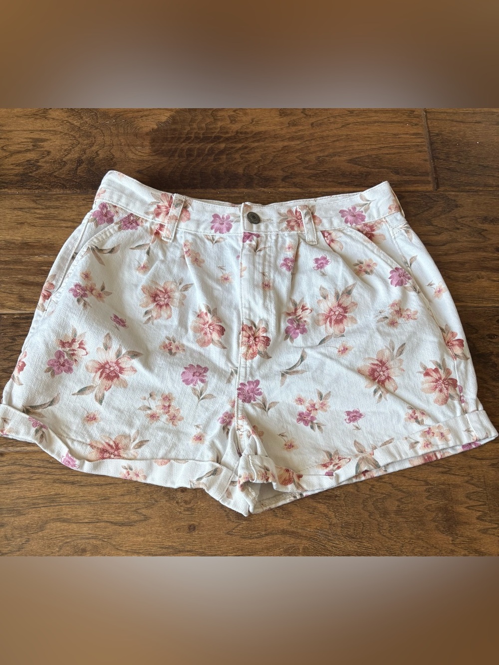 American Eagle Outfitters White High-Waist Floral Shorts - Pink & Peach Flowers